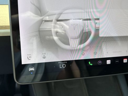 Used 2021 Tesla Model Y Standard Range image 21