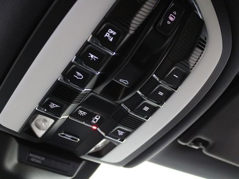 Used 2020 Porsche Macan image 34