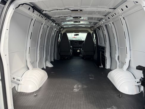 New 2026 Chevrolet Express 2500 Extended RWD image 24