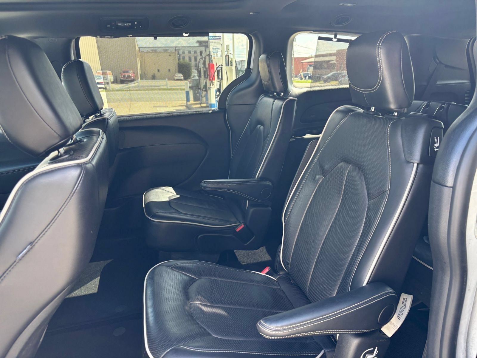 Used 2025 Chrysler Pacifica Limited FWD image 27