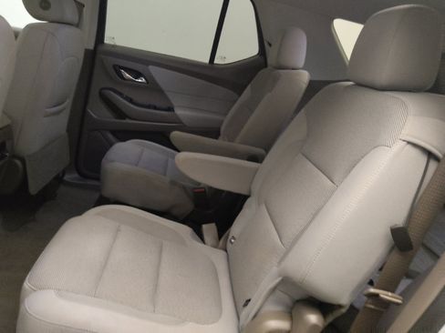Used 2020 Chevrolet Traverse LT FWD image 18