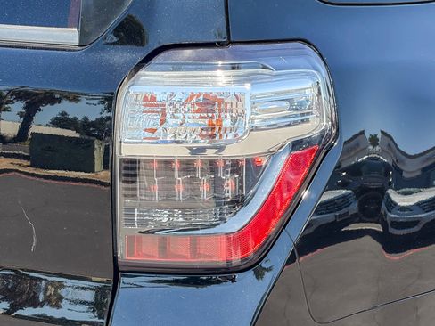Used 2018 Toyota 4Runner SR5 Premium AWD/4WD image 8