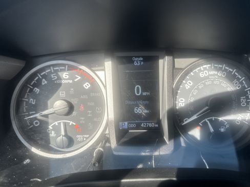 Used 2022 Toyota Tacoma TRD Off-Road image 21