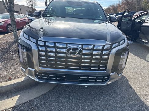 Used 2025 Hyundai Palisade Calligraphy image 2