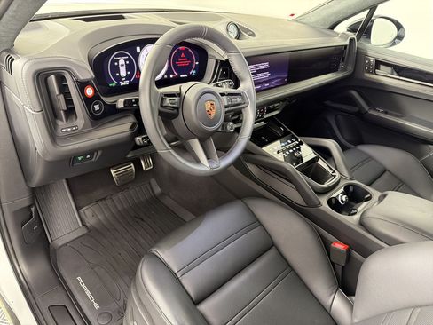 Used 2026 Porsche Cayenne GTS AWD/4WD image 4