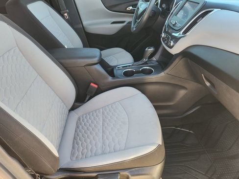 Used 2020 Chevrolet Equinox LS w/ LS Convenience Package image 18