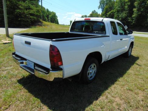 Used 2015 Toyota Tacoma 2WD Access Cab image 3