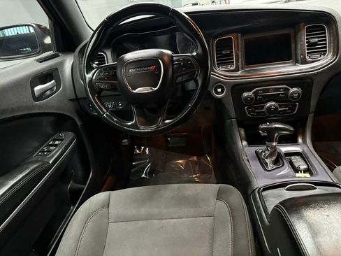 Used 2018 Dodge Charger SXT w/ Blacktop Package RWD image 29