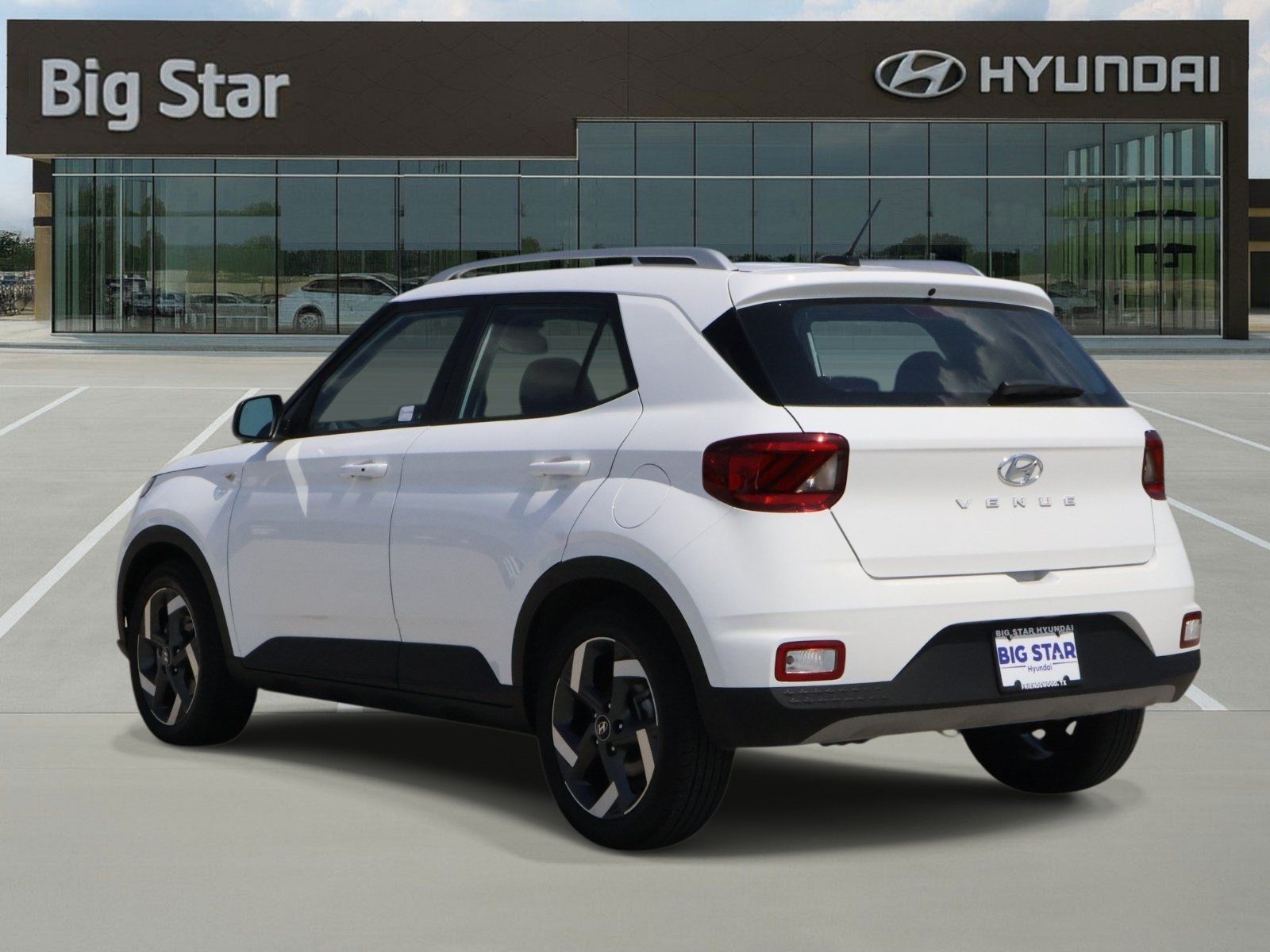 Used 2026 Hyundai Venue SEL FWD image 3