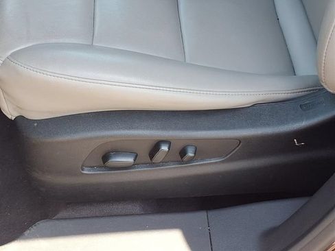 Used 2023 Cadillac XT4 Premium Luxury w/ Technology Package AWD/4WD image 4