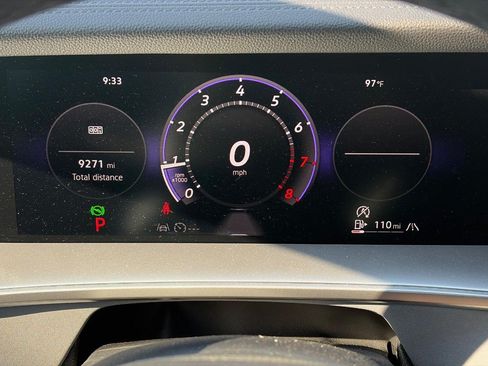 Certified 2025 Volkswagen Tiguan SE R-Line AWD/4WD image 5