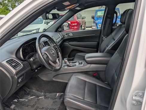 Used 2022 Jeep Grand Cherokee Limited w/ Tech Group AWD/4WD image 16