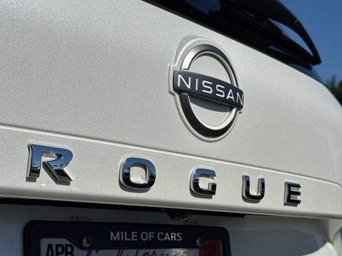 Used 2023 Nissan Rogue SV AWD/4WD image 11