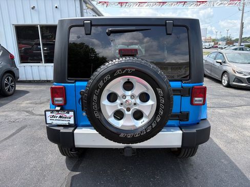 Used 2015 Jeep Wrangler Sahara w/ Connectivity Group AWD/4WD image 4