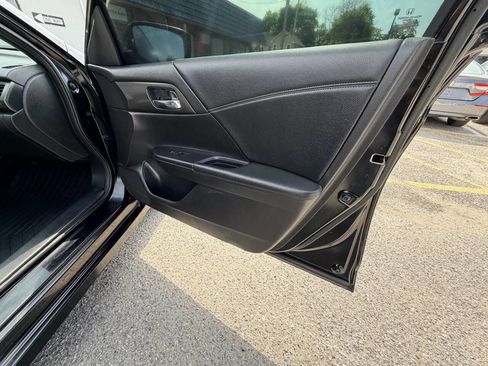 Used 2017 Honda Accord Sport image 10