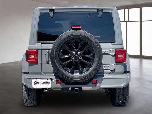 Used 2022 Jeep Wrangler Unlimited Sahara AWD/4WD image 5