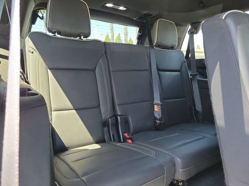 Used 2023 GMC Yukon SLT w/ SLT Luxury Package RWD image 22