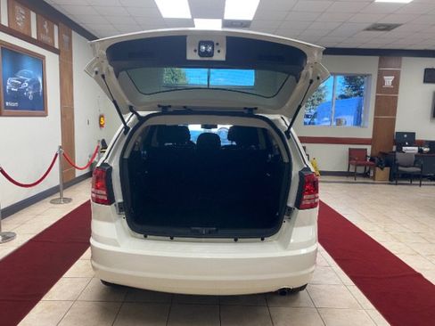 Used 2019 Dodge Journey SE image 9
