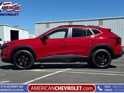 Used 2026 Chevrolet Trax LT w/ Sunroof Package FWD image 7