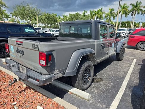 Used 2021 Jeep Gladiator Sport AWD/4WD image 3