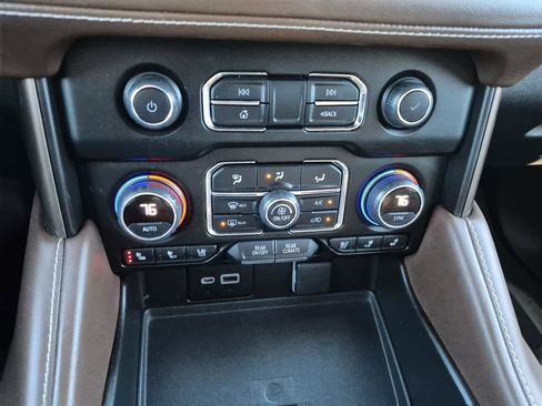 Used 2022 Chevrolet Suburban High Country image 36