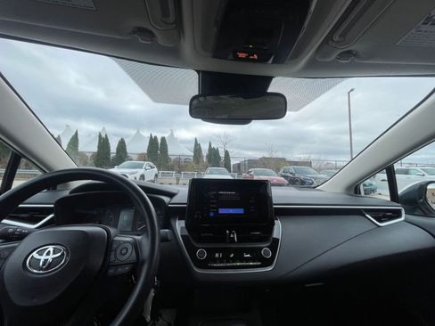 Used 2025 Toyota Corolla LE image 33