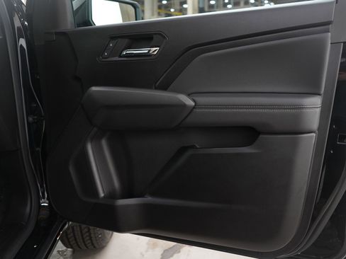 Used 2023 Chevrolet Colorado LT w/ LT Convenience Package II image 9