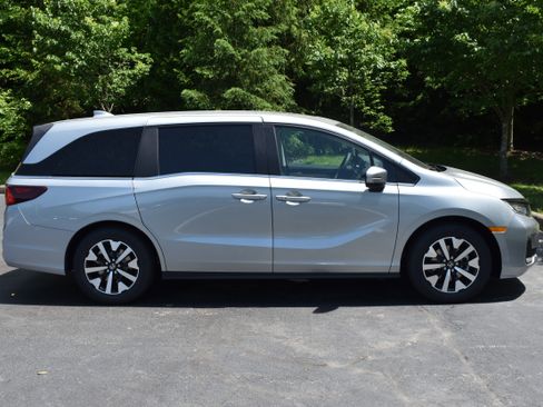 New 2026 Honda Odyssey EX-L image 9