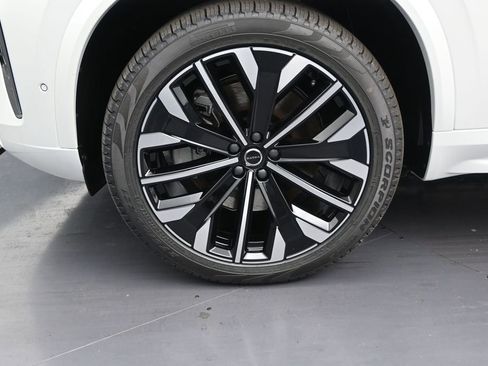 New 2026 Volvo XC90 T8 Ultra w/ Protection Package Premier AWD/4WD image 9
