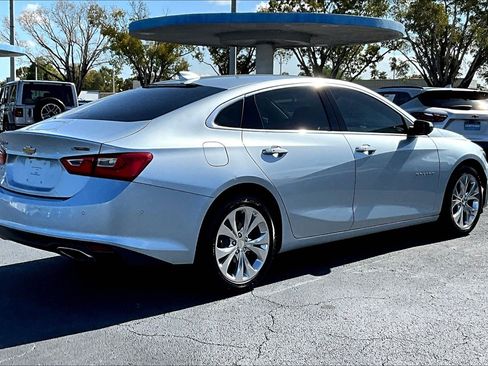 Used 2017 Chevrolet Malibu Premier w/ Driver Confidence Package FWD image 4