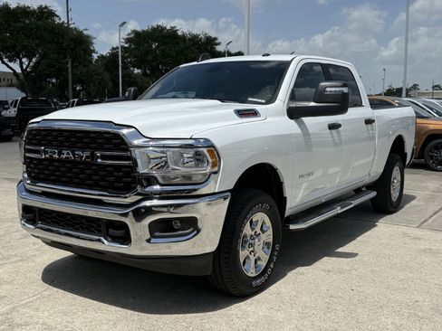 Used 2024 RAM 2500 Big Horn AWD/4WD image 9