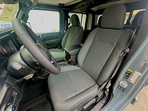 New 2026 Jeep Gladiator Sport AWD/4WD image 13