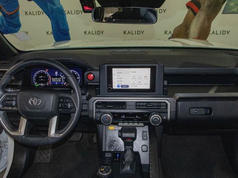 Used 2025 Toyota 4Runner TRD Off-Road AWD/4WD image 3