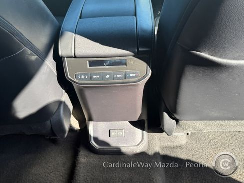 Used 2024 Toyota Highlander XLE image 16