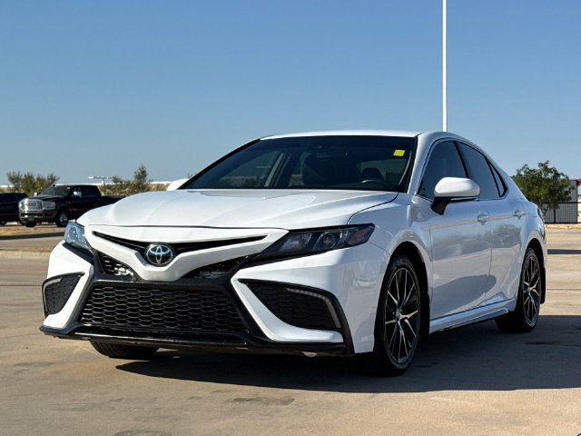 Used 2024 Toyota Camry SE FWD image 3