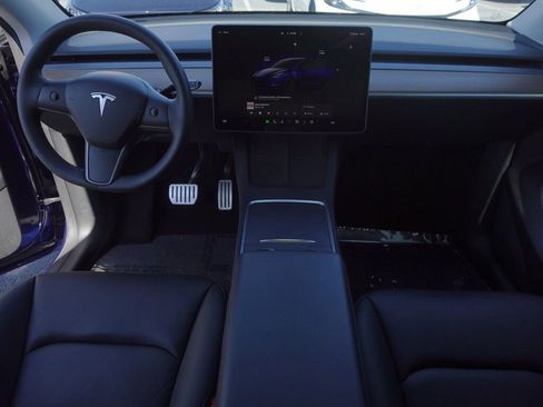 Used 2025 Tesla Model Y Performance image 12