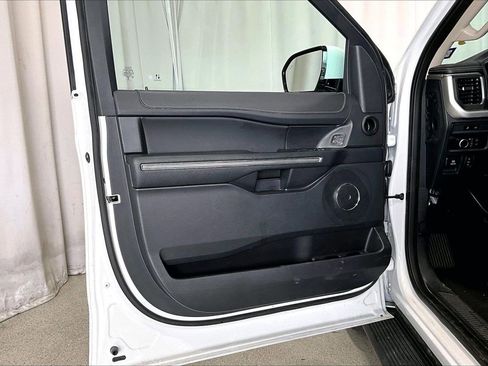 Used 2024 Ford Expedition XLT image 21