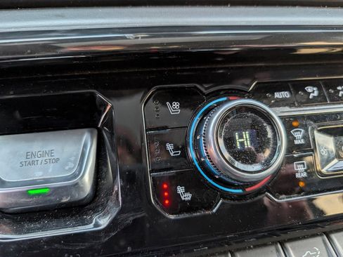 Used 2022 GMC Sierra 1500 AT4X image 17