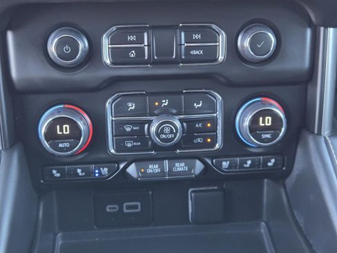 Used 2024 Chevrolet Tahoe Premier image 15