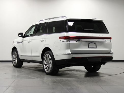 Used 2024 Lincoln Navigator Reserve image 6