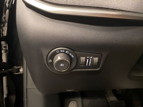 Used 2023 Jeep Compass Latitude AWD/4WD image 16