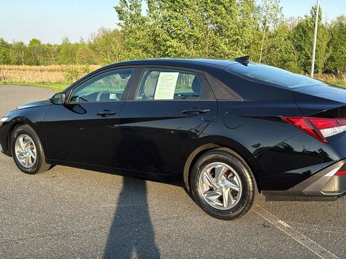 Used 2024 Hyundai Elantra SE FWD image 10