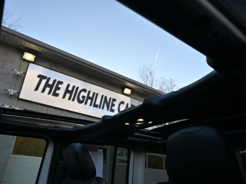 Used 2022 Jeep Wrangler Unlimited Sahara w/ Cold Weather Group image 19