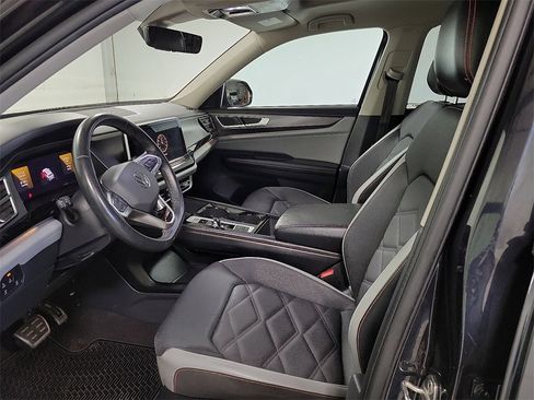 Used 2024 Volkswagen Atlas Peak Edition SEL image 13