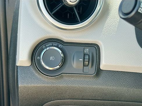 Used 2016 Chevrolet Trax LTZ FWD image 31