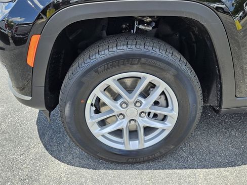New 2025 Jeep Grand Cherokee L Laredo w/ Luxury Tech Group I image 9