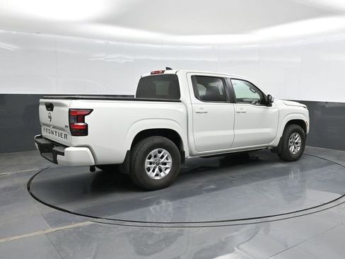 Used 2024 Nissan Frontier SV w/ Technology Package image 3