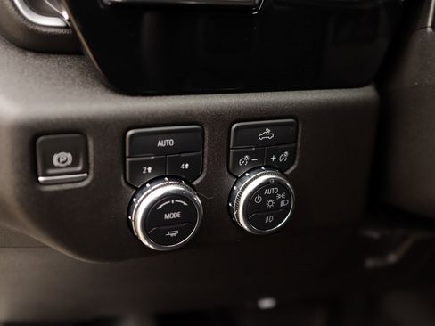 Used 2024 GMC Sierra 1500 Elevation image 10