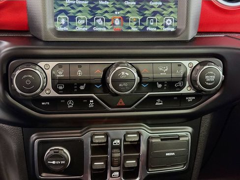 Used 2022 Jeep Gladiator Rubicon w/ Cold Weather Group AWD/4WD image 16