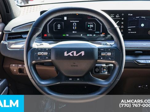 Used 2024 Kia EV9 Land image 36